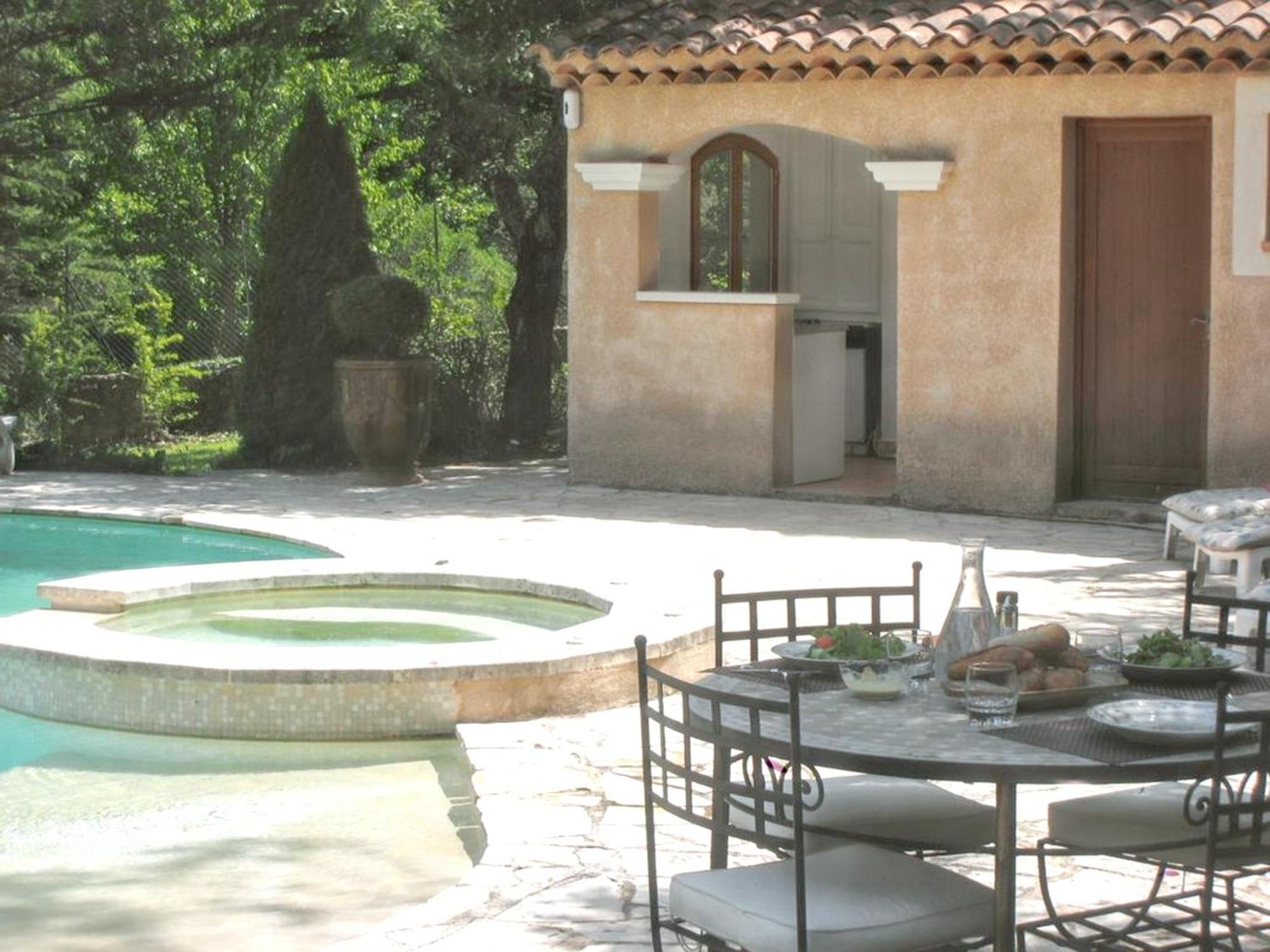Villa Spacieuse Avec Piscine A Saint Maximin Exteriör bild