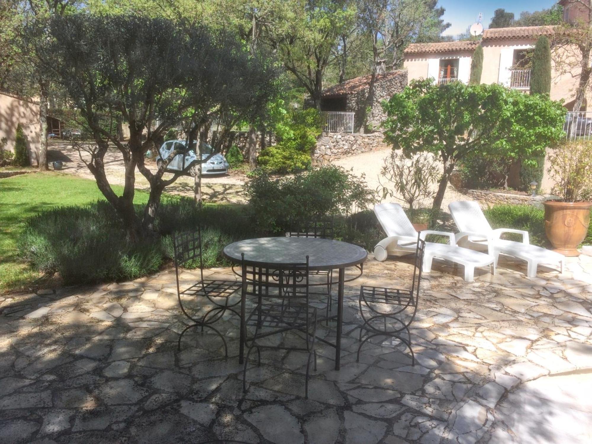 Villa Spacieuse Avec Piscine A Saint Maximin Exteriör bild