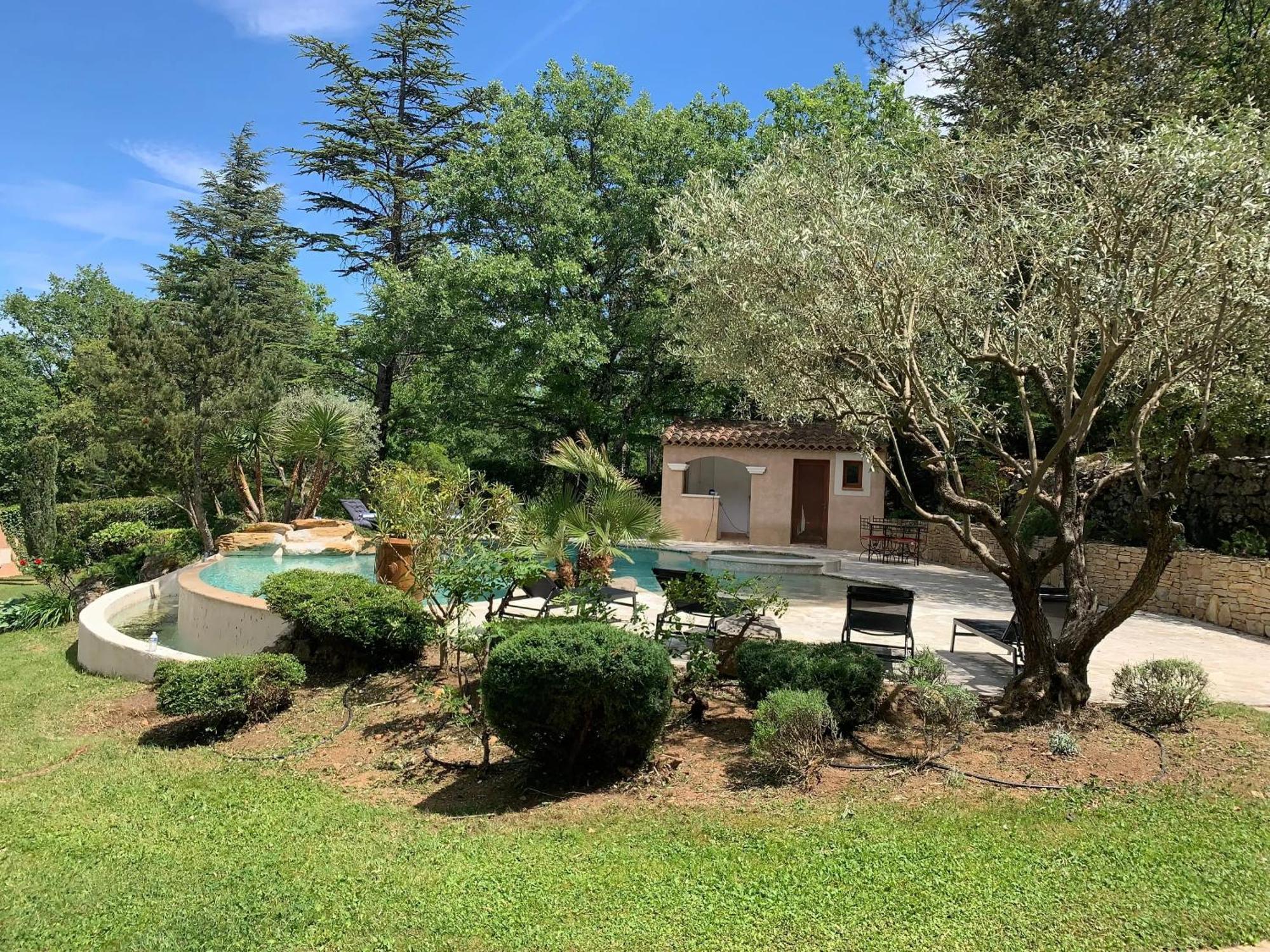 Villa Spacieuse Avec Piscine A Saint Maximin Exteriör bild